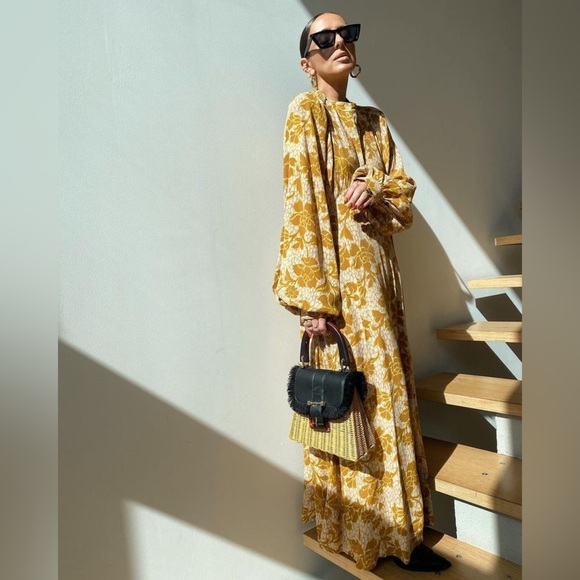 NWT ZARA Long Sleeve Open Back Floral A-line Midi Dress. Size L Blogger Favorite - Picture 1 of 5